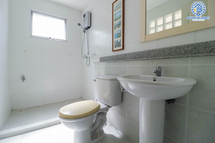 *****บ้านเดี่ยวมือสอง เมืองนนทบุรี ม.มัณฑนา ราชพฤกษ์ หลังมุม! บ้านคุณภาพจากแบรนด์ L&H เนื้อที่กว้างขวางกว่า 58.50 ตร.ว. ฟังก์ชัน 3 ห้องนอน 2 ห้องน้ำ 2 ที่จอดรถ เฟอร์นิเจอร์บิ้วท์อินแบบจัดเต็ม พร้อมลากกระเป๋าเข้าอยู่ได้ทันที บนทำเลที่เชื่อมต่อถนนกาญจนาภิเษก ถนนรัตนาธิเบศร์ ใกล้รถไฟฟ้าสายสีม่วง "สถานีบางรักน้อยท่าอิฐ" และจุดขึ้นทางด่วน "กาญจนาภิเษก" จองเลย!